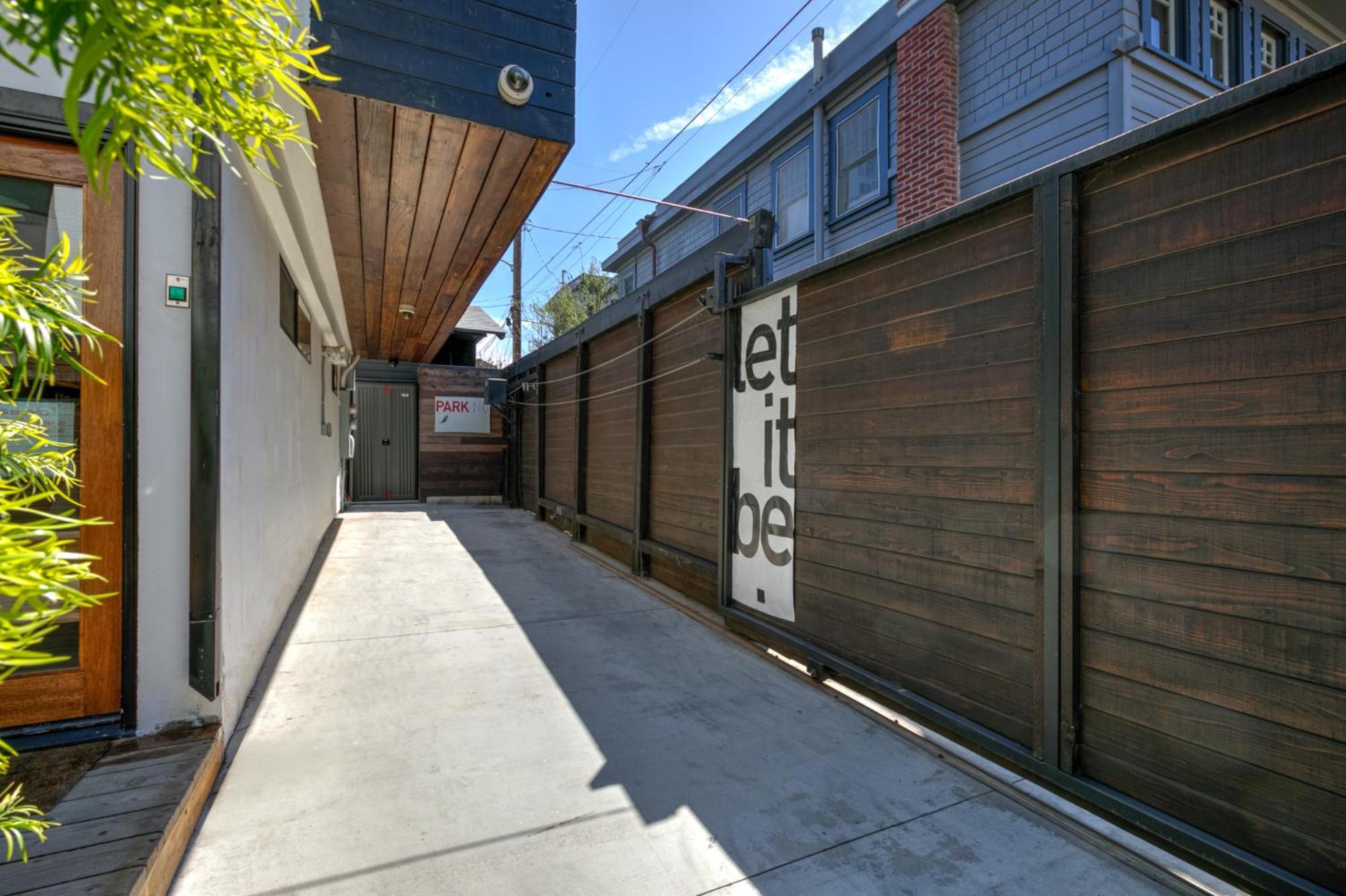 Venice Beach Studio With Large Private Patio Steps To The Beach 로스앤젤레스 외부 사진