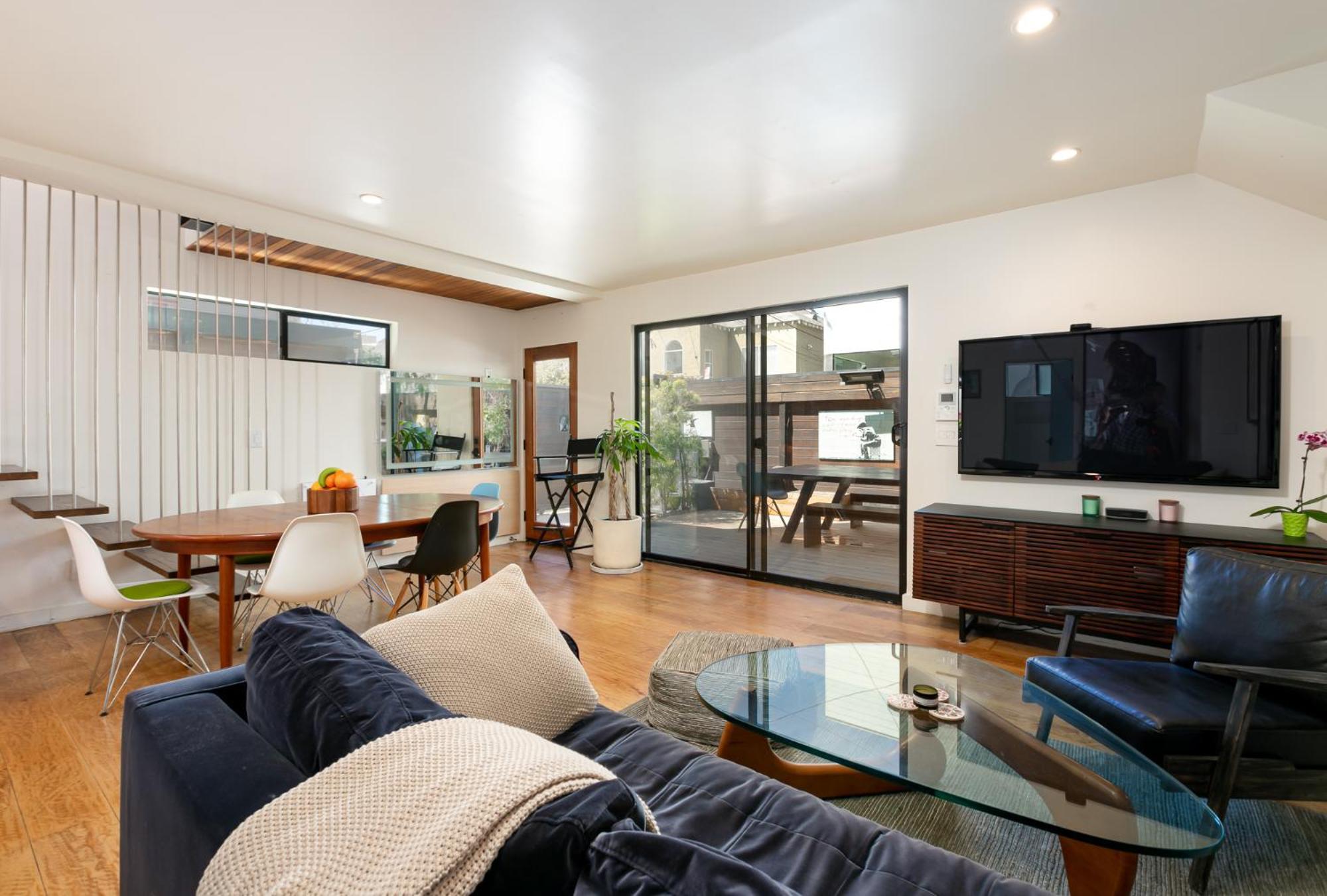 Venice Beach Studio With Large Private Patio Steps To The Beach 로스앤젤레스 외부 사진
