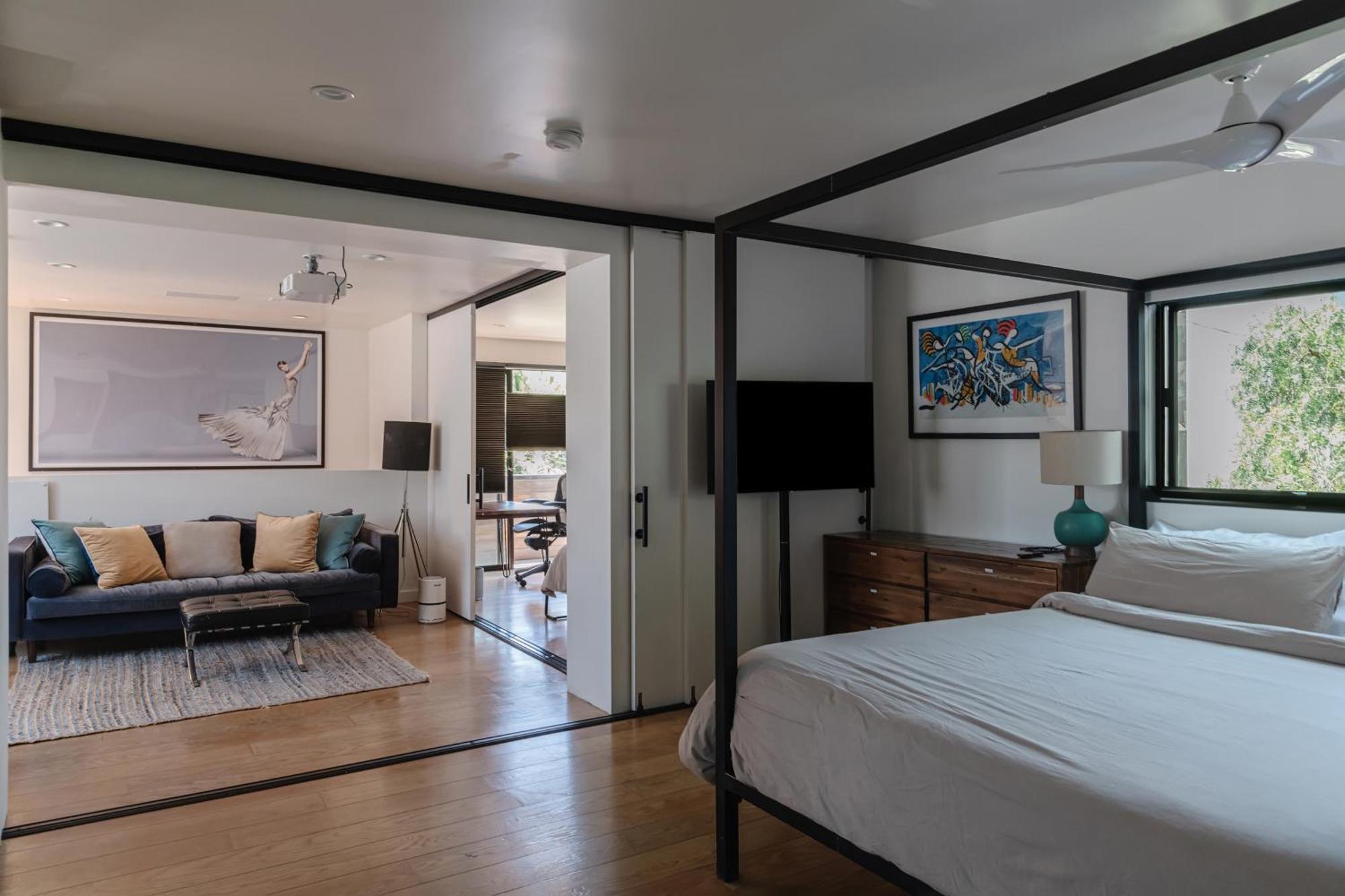 Venice Beach Studio With Large Private Patio Steps To The Beach 로스앤젤레스 외부 사진