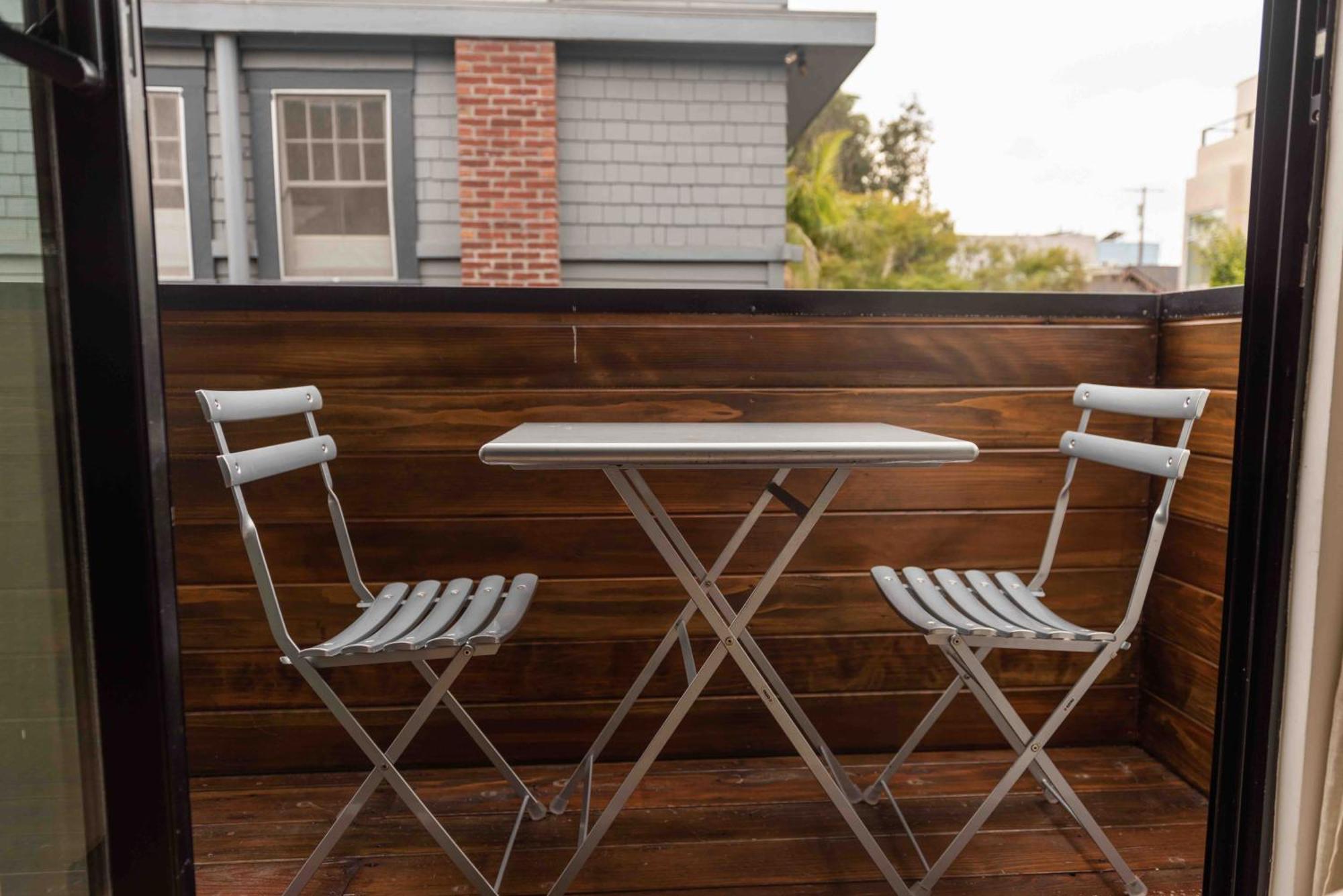 Venice Beach Studio With Large Private Patio Steps To The Beach 로스앤젤레스 외부 사진