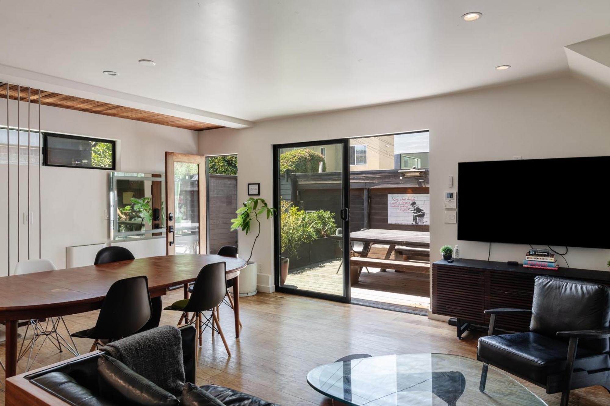 Venice Beach Studio With Large Private Patio Steps To The Beach 로스앤젤레스 외부 사진