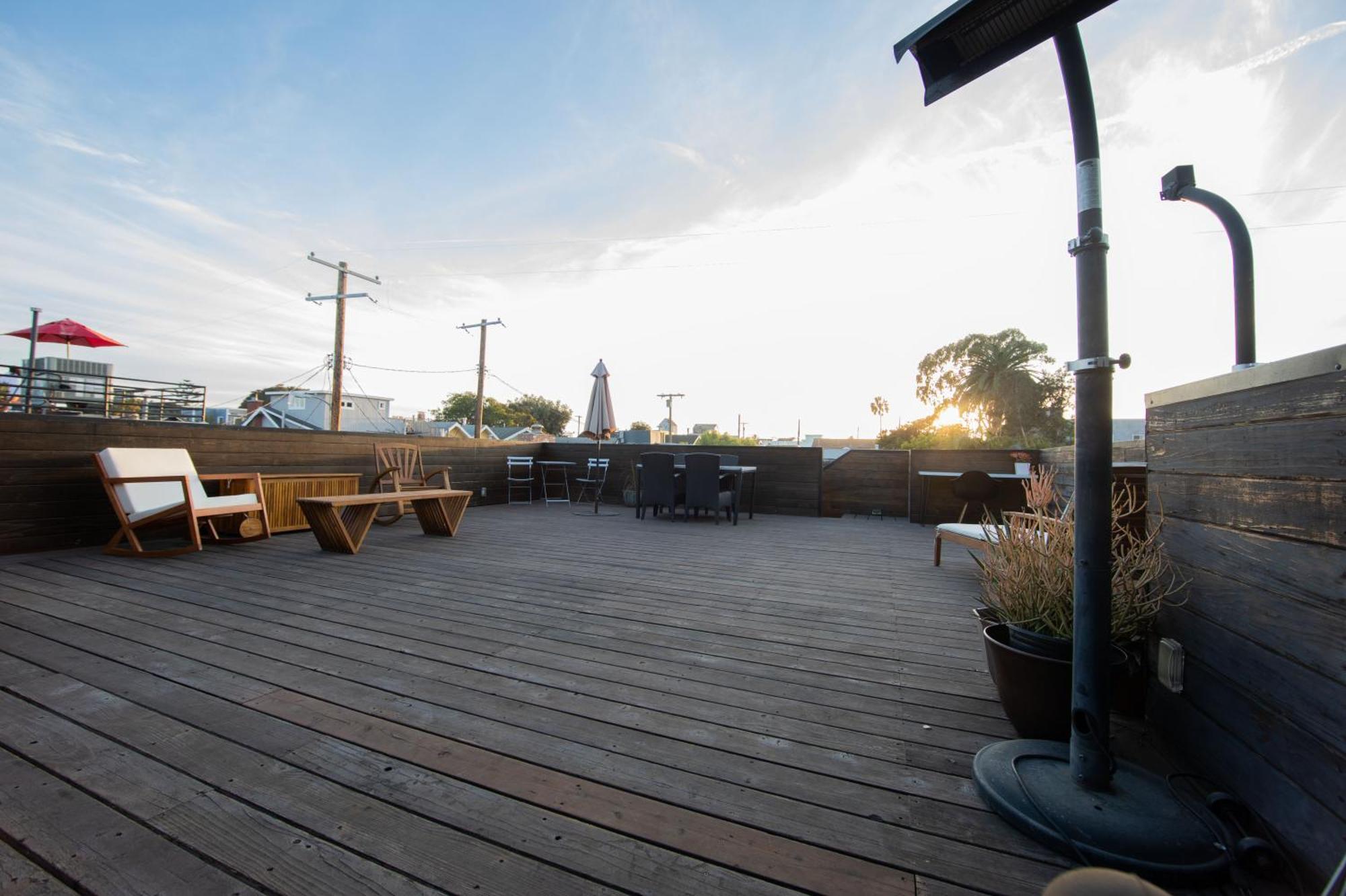 Venice Beach Studio With Large Private Patio Steps To The Beach 로스앤젤레스 외부 사진