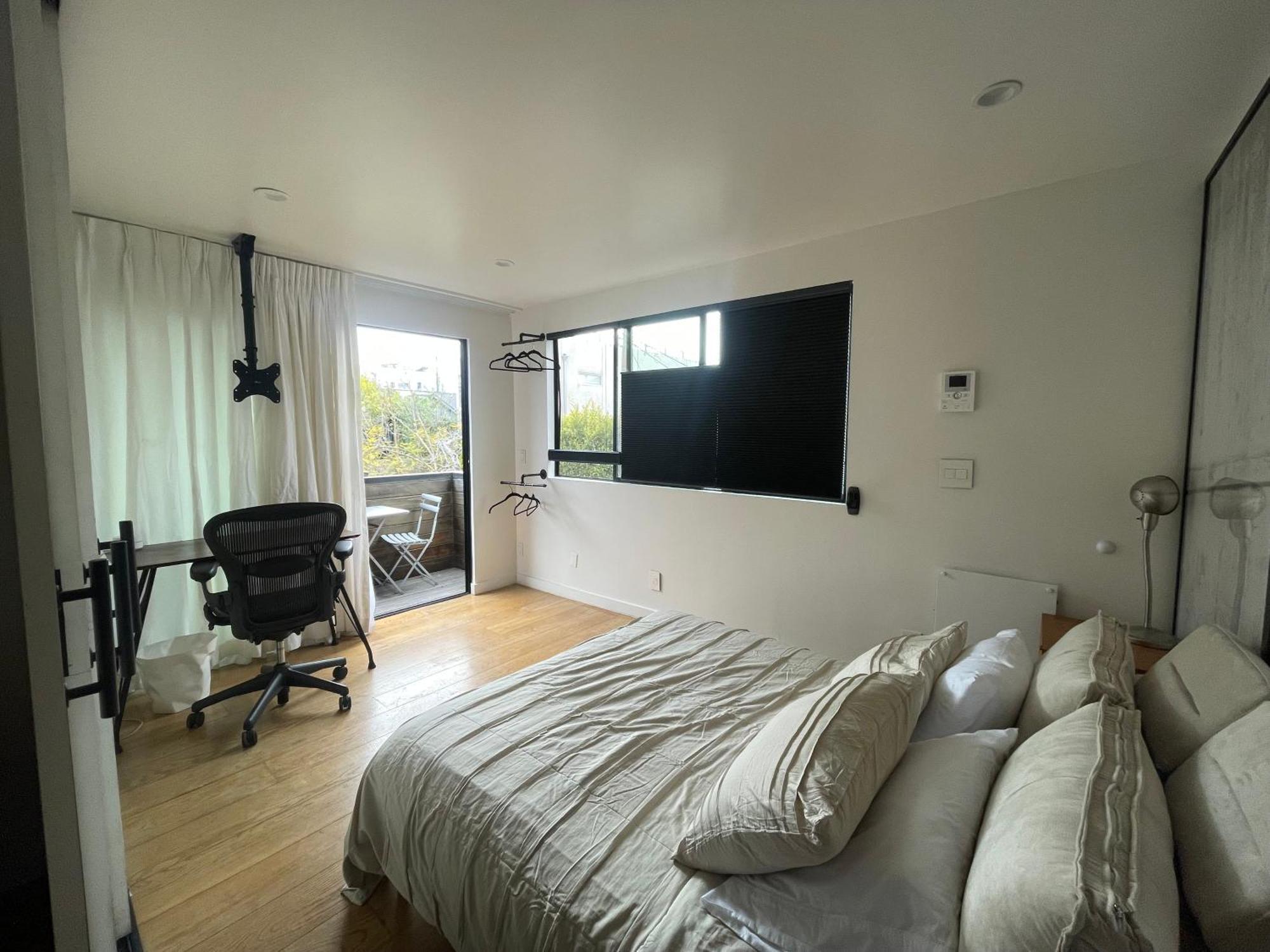 Venice Beach Studio With Large Private Patio Steps To The Beach 로스앤젤레스 외부 사진