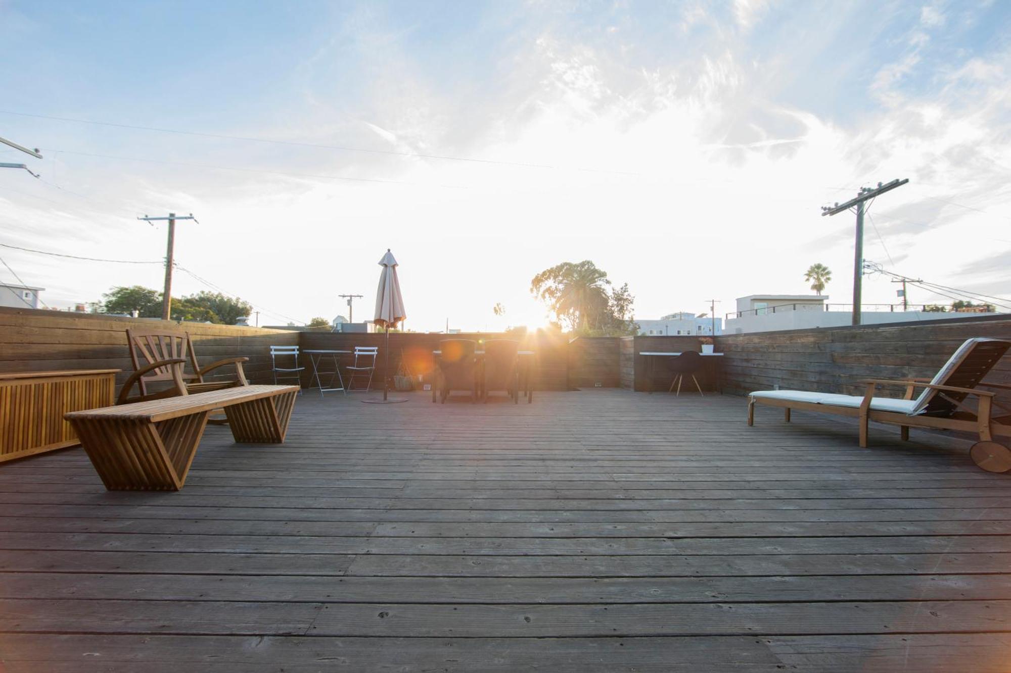 Venice Beach Studio With Large Private Patio Steps To The Beach 로스앤젤레스 외부 사진