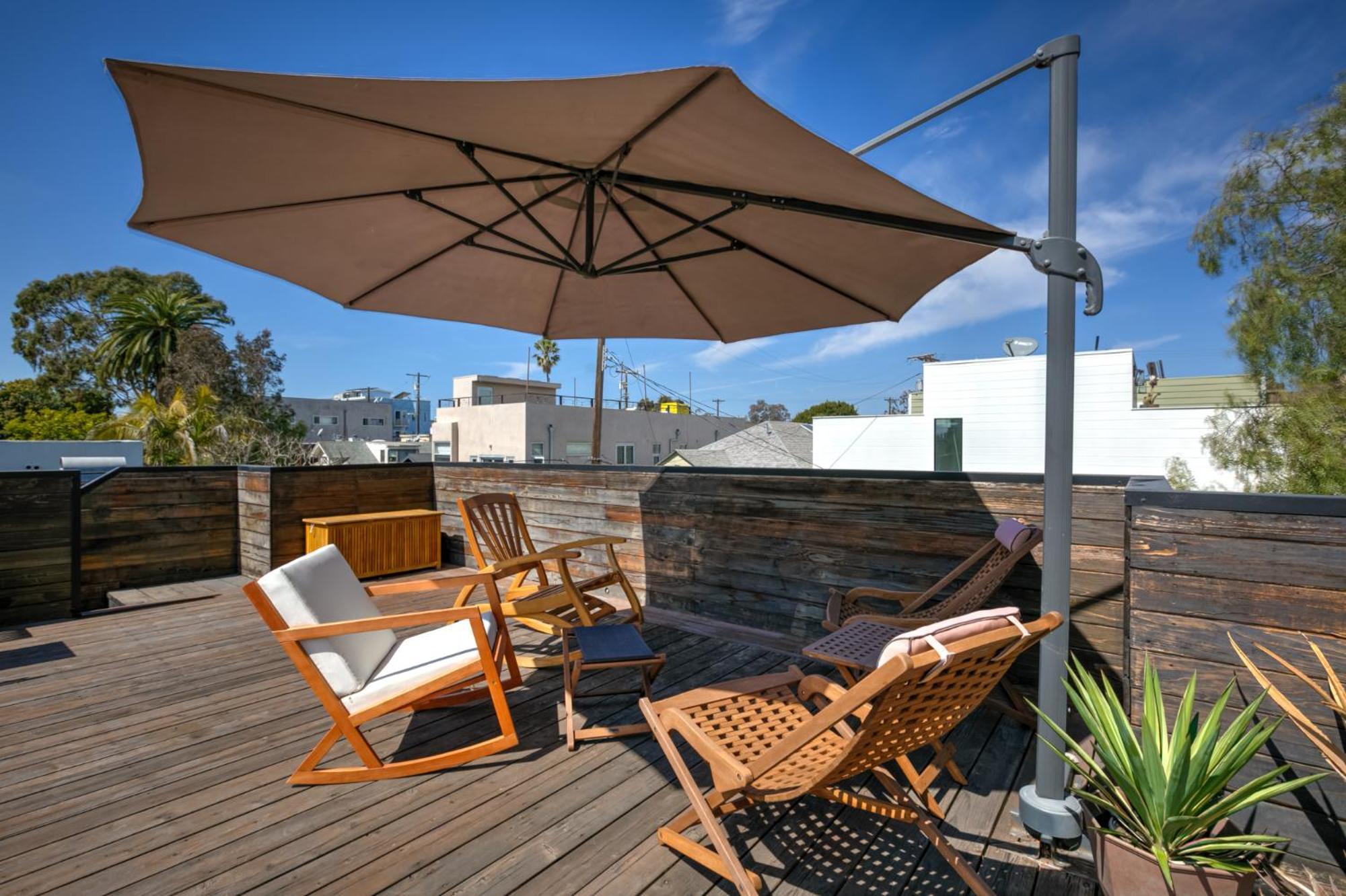 Venice Beach Studio With Large Private Patio Steps To The Beach 로스앤젤레스 외부 사진