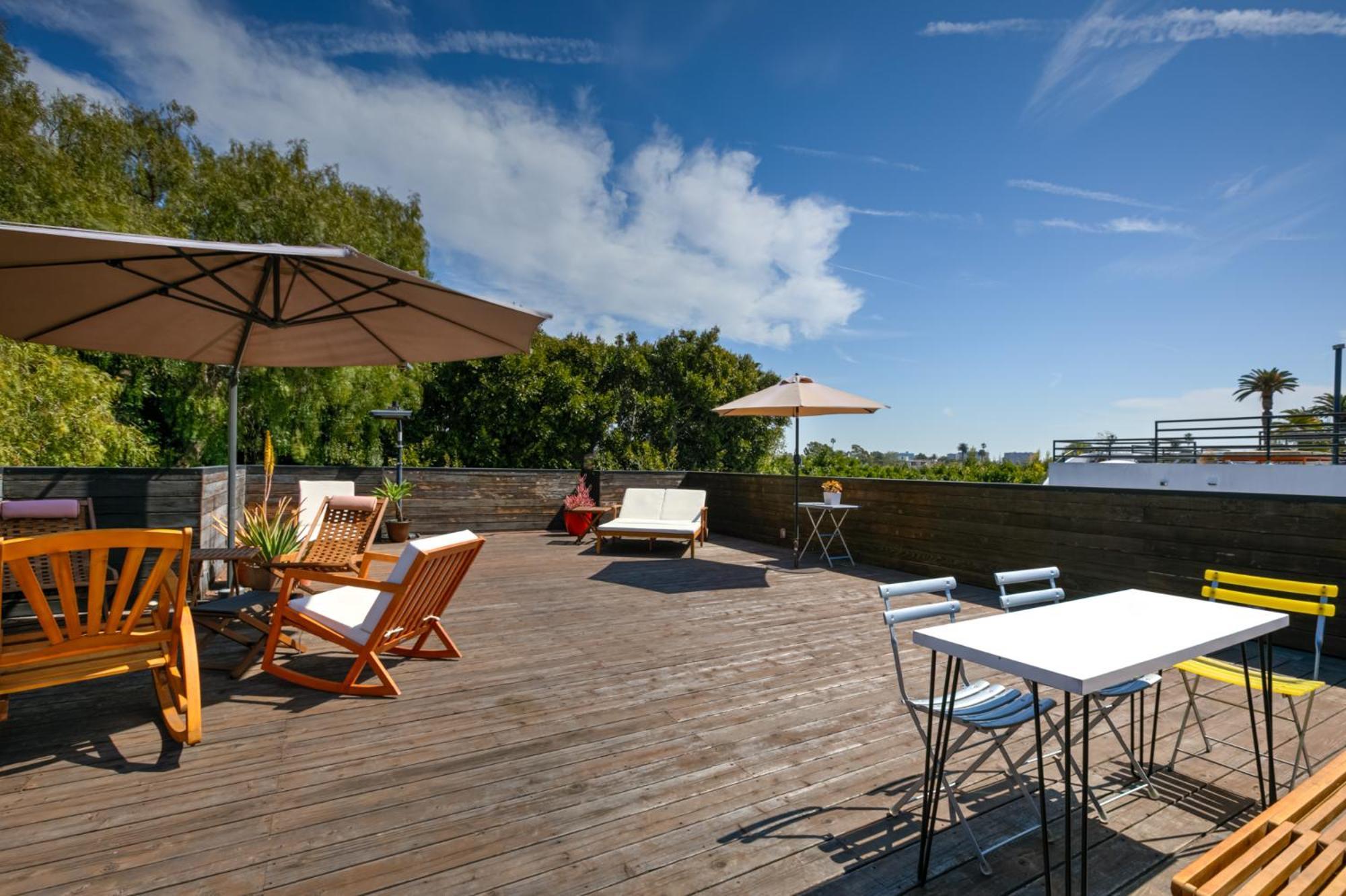 Venice Beach Studio With Large Private Patio Steps To The Beach 로스앤젤레스 외부 사진