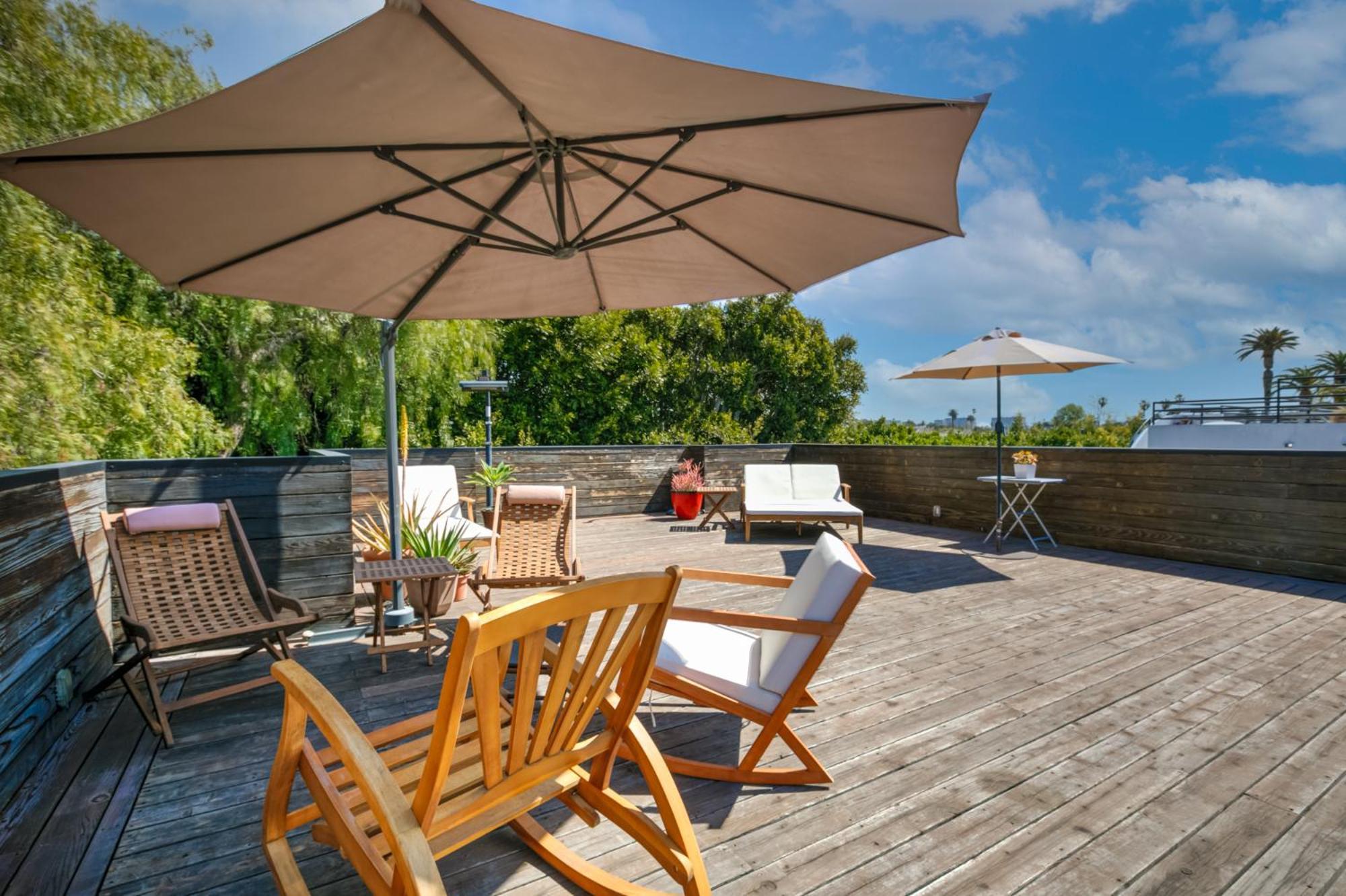 Venice Beach Studio With Large Private Patio Steps To The Beach 로스앤젤레스 외부 사진