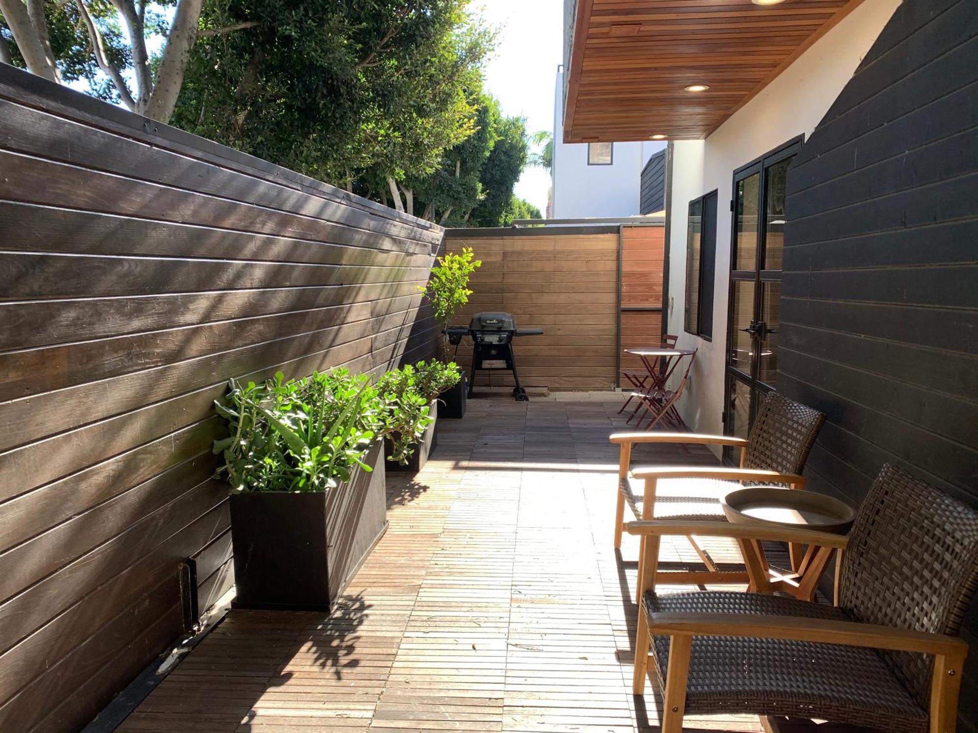 Venice Beach Studio With Large Private Patio Steps To The Beach 로스앤젤레스 외부 사진